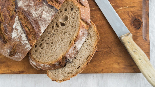 Powrót do Korzeni: Odkryj Pełnię Smaku i Zdrowia z Naszym Tradycyjnym Chlebem Żytnim na Zakwasie!